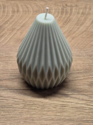 Heleroheline lõhnatu küünal