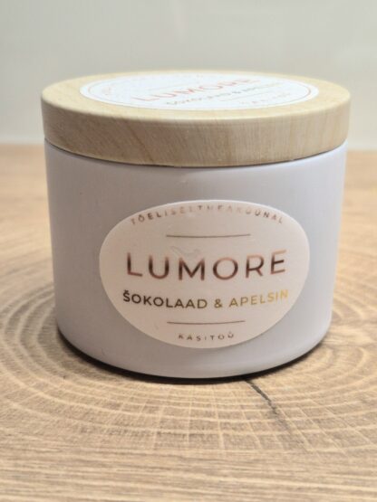 šokolaad ja apelsin valge tops