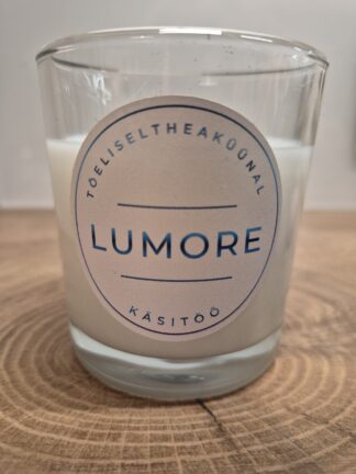 läbipaistvas klaasis lõhnatu sojavahast küünal